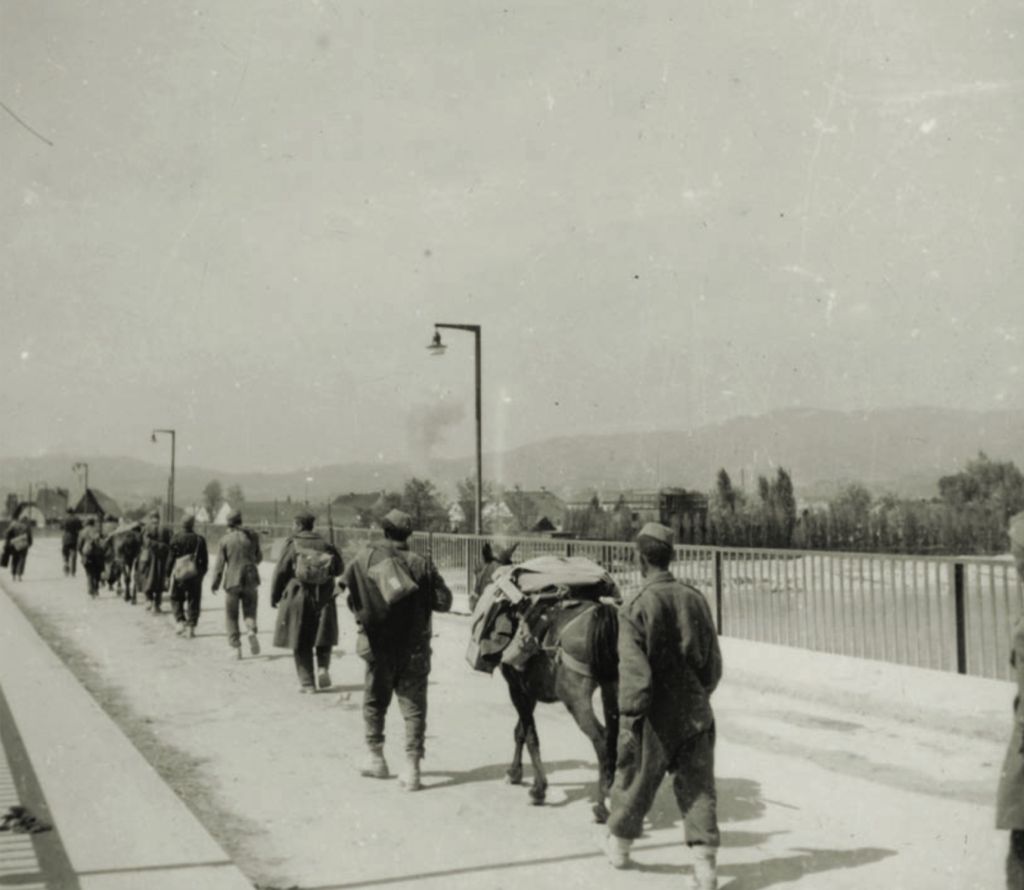 Zagreb, 8. svibnja 1945. godine. Savski most. Ulazak prvih partizanskih jedinica